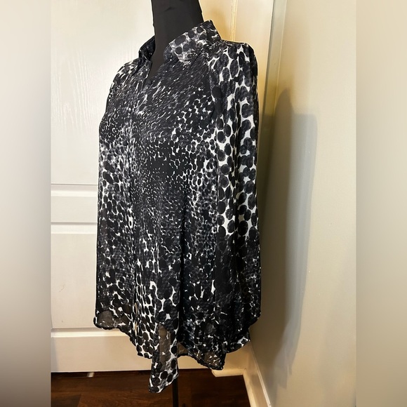 CAbi Black White‎ Animal Print Button Front Long Sleeve Sheer Tunic Top Womens S - Picture 2 of 7